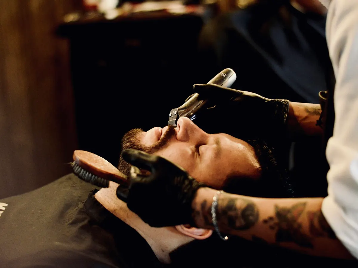 Immagine illustrativa, non raffigura Indaco barber crew